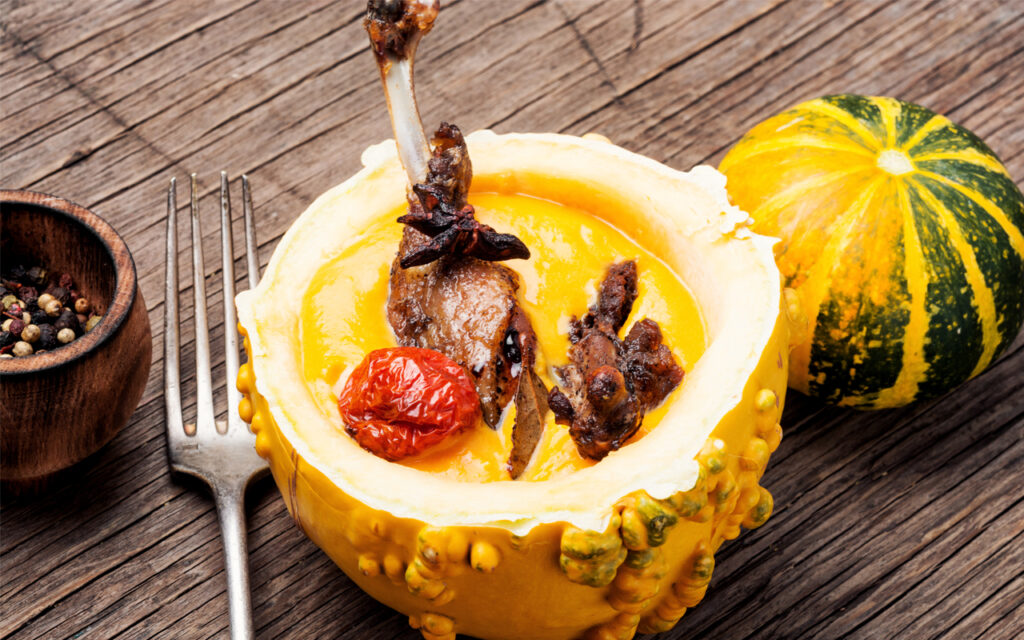 Marinated duck leg in anise, cinnamon and Sichuan pepper with pumpkin purée with curry and coconut milk